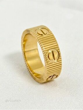 18K Gold plated LOVE Ring Screw Motifs Ribbed Band Size 7